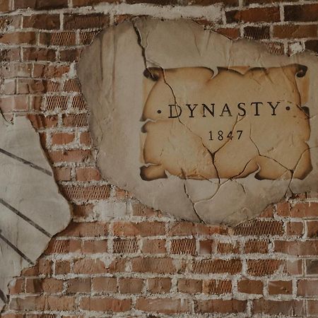 Hotel Dynasty Kamjanets-Podilskyi Eksteriør billede