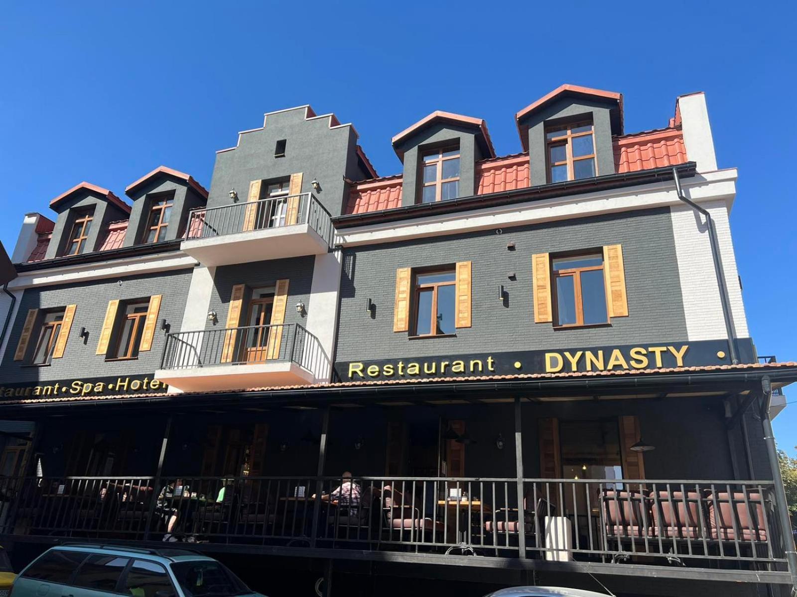 Hotel Dynasty Kamjanets-Podilskyi Eksteriør billede